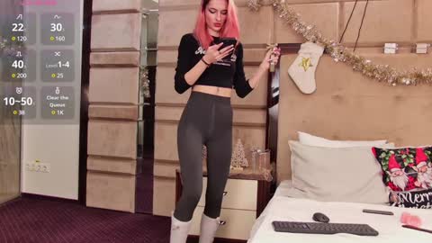 Snapshot of cassiefoxx_ chatting on 12-20-24, 07:39 Cassie online show from 12-20-24, 07:39