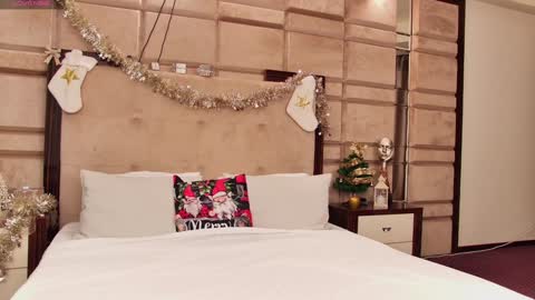 Snapshot of cassiefoxx_ chatting on 12-25-24, 07:34 Cassie online show from 12-25-24, 07:34