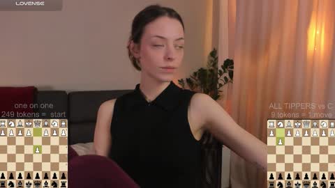  cassandra  online show from 10-19-25, 05:13