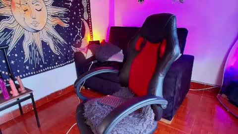 Snapshot of cat__moon__ chatting on 06-17-26, 10:10 Karol online show from 06-17-26, 10:10