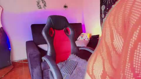 Snapshot of cat__moon__ chatting on 07-12-26, 04:42 Karol online show from 07-12-26, 04:42