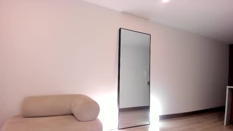 Snapshot of cata_n_cami chatting on 03-27-26, 11:26 cata_n_cami online show from 03-27-26, 11:26