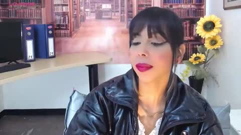 Snapshot of catalella_ar chatting on 10-25-25, 03:58 Queen Catalella online show from 10-25-25, 03:58