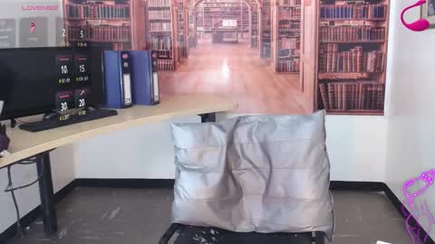 Snapshot of catalella_ar chatting on 11-12-25, 03:51 Queen Catalella online show from 11-12-25, 03:51