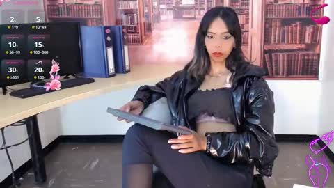 Snapshot of catalella_ar chatting on 11-14-25, 04:11 Queen Catalella online show from 11-14-25, 04:11