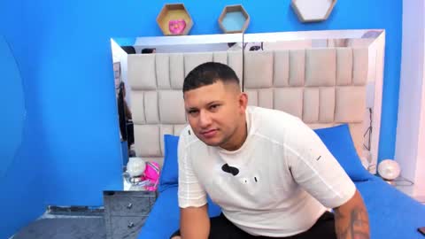 Snapshot of catalina_and_jhon chatting on 10-15-25, 12:27 Jhon and Catalina online show from 10-15-25, 12:27