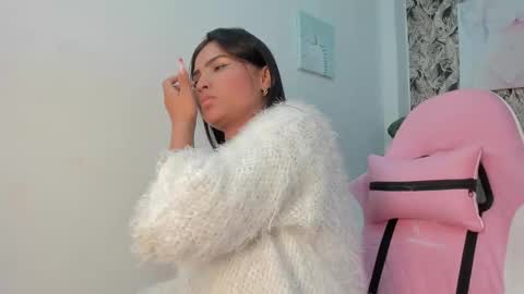 Snapshot of catalina_and_roger chatting on 12-26-24, 06:33 Cata y Roger online show from 12-26-24, 06:33