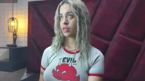 Snapshot of catalina_clark chatting on 04-15-26, 12:01 Catalina online show from 04-15-26, 12:01