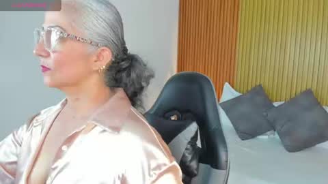 Snapshot of catalina_villan chatting on 06-20-26, 06:33 C A T A L I N A online show from 06-20-26, 06:33