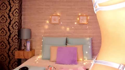CatalinnaThompson online show from 12-11-24, 12:02
