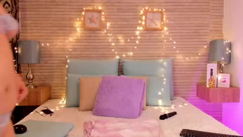 CatalinnaThompson online show from 12-11-24, 06:09