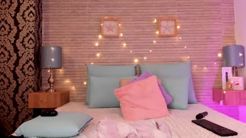 CatalinnaThompson online show from 12-16-24, 06:16