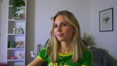 Snapshot of catecrago_ chatting on 02-08-25, 04:57 catecrago online show from 02-08-25, 04:57