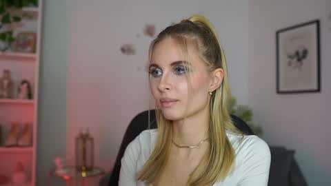 Snapshot of catecrago_ chatting on 02-19-25, 05:27 catecrago online show from 02-19-25, 05:27