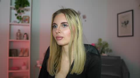 Snapshot of catecrago_ chatting on 02-20-25, 06:13 catecrago online show from 02-20-25, 06:13