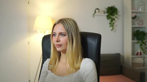 Snapshot of catecrago_ chatting on 10-14-25, 08:04 catecrago online show from 10-14-25, 08:04