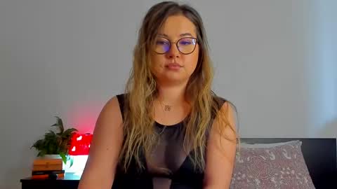 Snapshot of caterinnakat chatting on 02-05-25, 10:30 Kat online show from 02-05-25, 10:30