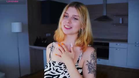 Snapshot of catharinehaeckel chatting on 10-17-25, 04:37 Katrin online show from 10-17-25, 04:37