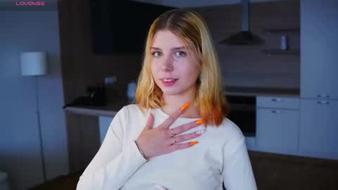 Snapshot of catharinehaeckel chatting on 10-18-25, 04:37 Katrin online show from 10-18-25, 04:37