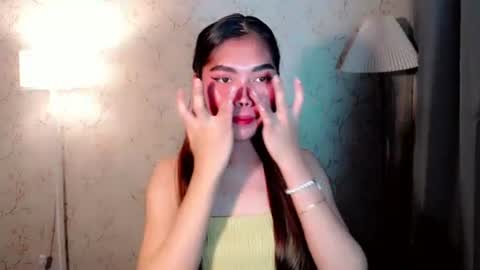 Snapshot of catherine_365 chatting on 10-21-25, 07:14 catherine_365 online show from 10-21-25, 07:14