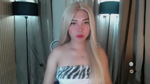 Snapshot of catherine_365 chatting on 11-16-25, 12:33 catherine_365 online show from 11-16-25, 12:33