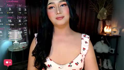 Snapshot of catherine_louise chatting on 09-21-25, 01:57 cath online show from 09-21-25, 01:57