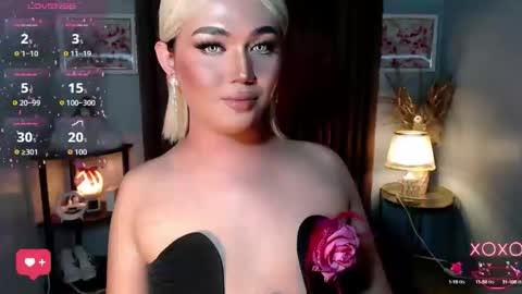 Snapshot of catherine_louise chatting on 10-01-25, 02:39 cath online show from 10-01-25, 02:39