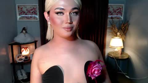 Snapshot of catherine_louise chatting on 10-07-25, 01:03 cath online show from 10-07-25, 01:03