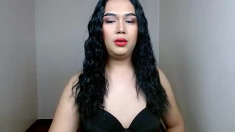 Snapshot of catherine_louise chatting on 04-12-26, 11:10 cath online show from 04-12-26, 11:10