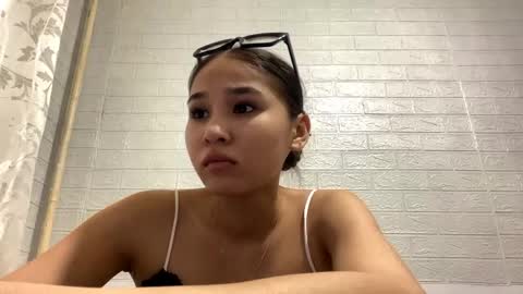 Snapshot of catherinepirs chatting on 04-28-26, 04:23 catherinepirs online show from 04-28-26, 04:23