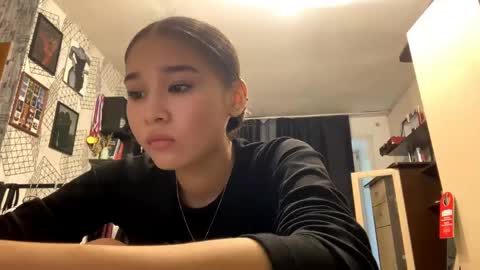 Snapshot of catherinepirs chatting on 05-20-26, 01:17 catherinepirs online show from 05-20-26, 01:17
