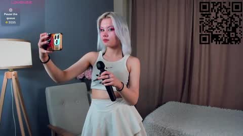 Mia online show from 04-10-26, 11:04