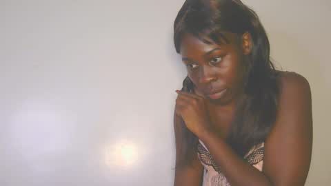 Snapshot of cathynoir chatting on 10-21-25, 02:23 catrine online show from 10-21-25, 02:23