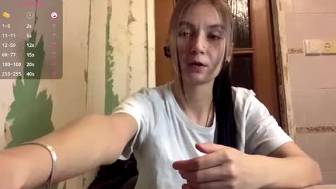 Snapshot of catinagaznes chatting on 10-08-25, 09:34 Lola online show from 10-08-25, 09:34