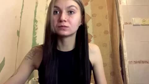 Snapshot of catinagaznes chatting on 10-19-25, 09:15 Lola online show from 10-19-25, 09:15