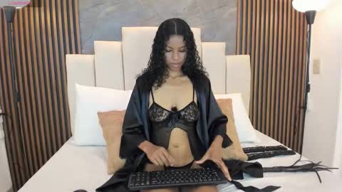 Snapshot of catiusca_reyes_03 chatting on 11-22-25, 01:21 catiusca_reyes_03 online show from 11-22-25, 01:21