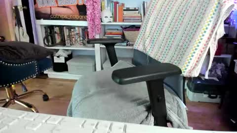 Snapshot of catnips_cabaret chatting on 06-02-26, 05:37 some call me djcatnips some call me CC but i love it when you call me miss catnips online show from 06-02-26, 05:37