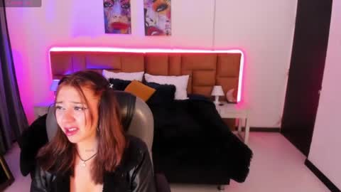 Snapshot of catti_brie_ chatting on 07-24-26, 11:41 catti_brie_ online show from 07-24-26, 11:41