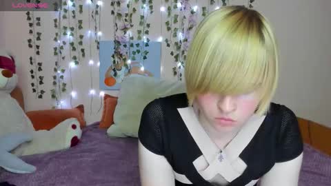 cattie_w_ online show from 10-22-25, 01:17