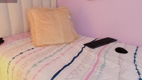 Snapshot of caylin_jordan chatting on 05-15-26, 03:52 Cay online show from 05-15-26, 03:52