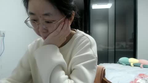 Snapshot of cbz112233 chatting on 12-19-24, 02:02 ANNYANNY online show from 12-19-24, 02:02