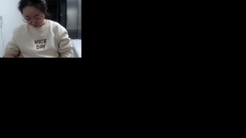 Snapshot of cbz112233 chatting on 02-15-25, 06:01 ANNYANNY online show from 02-15-25, 06:01