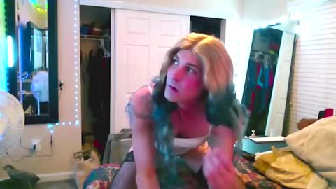 Snapshot of cdashleysimmons chatting on 10-05-25, 08:23 Allie North online show from 10-05-25, 08:23