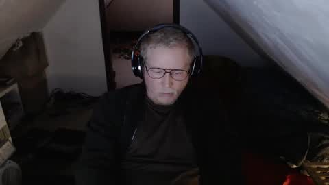 Snapshot of cebas chatting on 02-25-25, 12:03 cebas online show from 02-25-25, 12:03