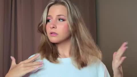 Lina  online show from 03-22-26, 07:06