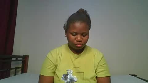 Snapshot of ceepretty25 chatting on 06-19-26, 12:15 ceepretty25 online show from 06-19-26, 12:15