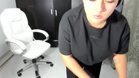 Snapshot of celesstebruce chatting on 02-21-25, 02:39 meli online show from 02-21-25, 02:39