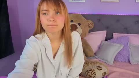 Snapshot of celeste_london chatting on 06-04-26, 07:42 C E L E S T E online show from 06-04-26, 07:42