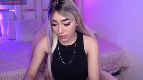 Snapshot of celesteblum chatting on 12-18-25, 02:06 celesteblum online show from 12-18-25, 02:06