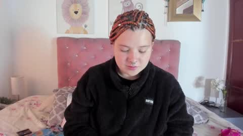 Snapshot of celesteredds chatting on 09-18-25, 12:40 Celeste online show from 09-18-25, 12:40